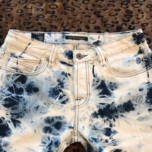 Men’s Cult of Individuality in a Rebel Straight